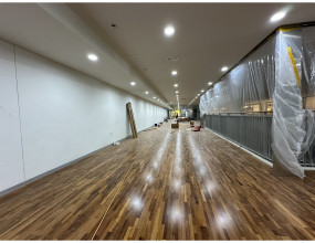 타일 철거 후 멀바우 후로링 마루와 포세린 타일로 교체 공사 완료!새로운 바닥으로 탄생한 아늑하고 세련된 공간을 상상해 보세요.공사 내용
타일 철거: 기존 타일을 완전히 제거하여 바닥 표면을 평평하게 만들었습니다.
멀바우 후로링 마루 설치: 따뜻하고 자연스러운 멀바우 후로링 마루를 설치하여 공간에 아늑함을 더했습니다.
포세린 타일 설치: 고급스럽고 내구성이 뛰어난 포세린 타일을 설치하여 공간에 세련된 분위기를 연출했습니다.
공사 후기
고객님께서 직접 보내주신 공사 후 사진을 보니 정말 만족스러운 결과가 나온 것 같아 기쁩니다.
멀바우 후로링 마루와 포세린 타일의 조합이 매우 아름답고, 공간 전체에 따뜻하고 세련된 분위기를 자아냅니다.
고객님께서도 새로운 바닥에 매우 만족하시고, 편안하게 사용하시고 계시다는 말씀을 들으니 더욱 기쁩니다. 이번 공사를 통해 고객님의 만족스러운 공간을 만들 수 있어서 정말 영광입니다. 앞으로도 최고의 품질과 서비스로 고객님께서 원하는 공간을 만들어 드리겠습니다.궁금한 점이 있으면 언제든지 질문해주세요.
[이 게시물은 최고관리자님에 의해 2024-05-16 09:51:23 부분공사에서 복사 됨]